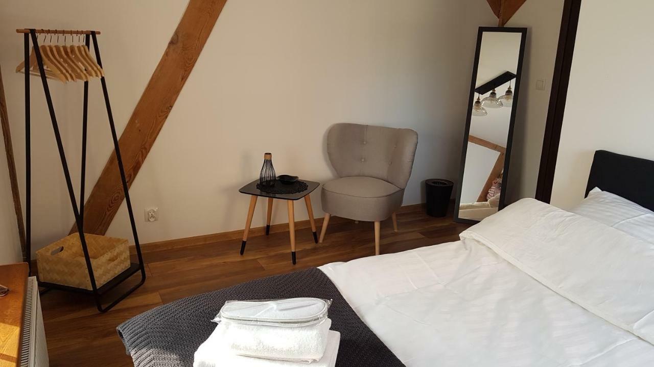 Miodosytnia Hotell Chwarszczany Exteriör bild